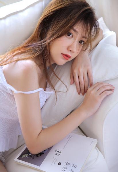 晚上住酒店半夜男朋友不让睡 要和我聊天到天亮