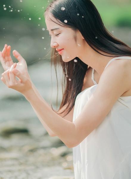 在街上戴着蝴蝶走路怎么戴 好看不被别人发现