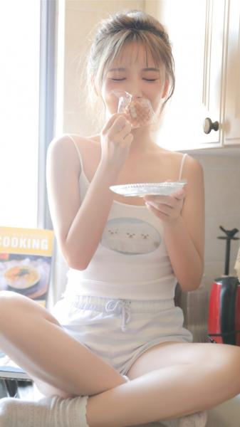 19岁女孩叉开腿后肛门微开正常吗 19岁女孩叉开腿后肛门微开正常吗