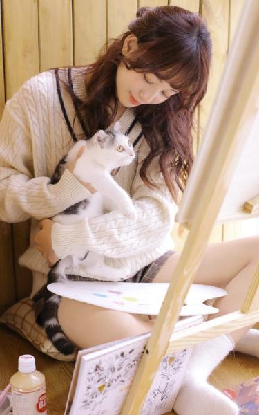 坐着男朋友总是把我搂怀里 想和你亲近亲近