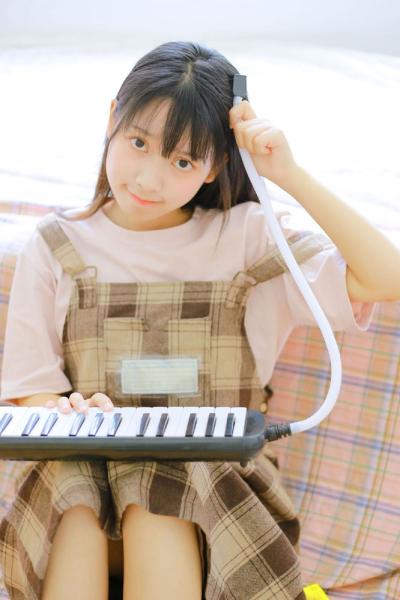 摸十四岁小孩的小笼包 是不是感觉有点过分了