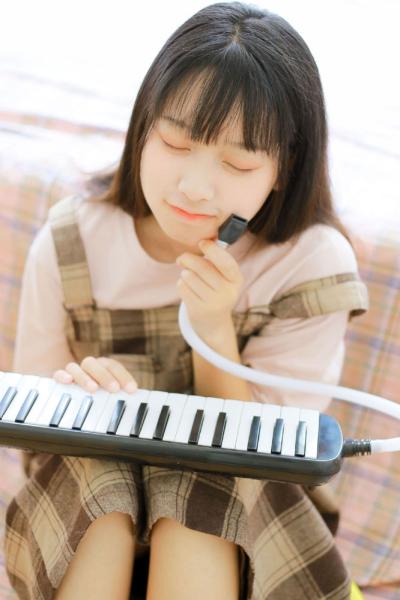 夏天校服太薄看见馒头 这样的场景真的会让女生很尴尬的