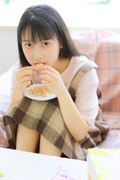 石头剪刀布的输赢惩罚 谁输了脱一件衣服 石头剪刀布的输赢惩罚 谁输了脱一件衣服