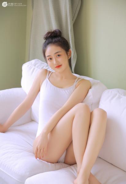 妻子在丈夫面前被快递员欺负怎么办