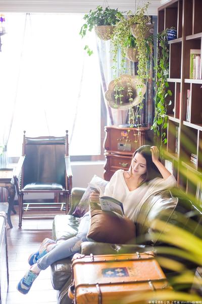 老公工地搬砖,媳妇在家招呼别人