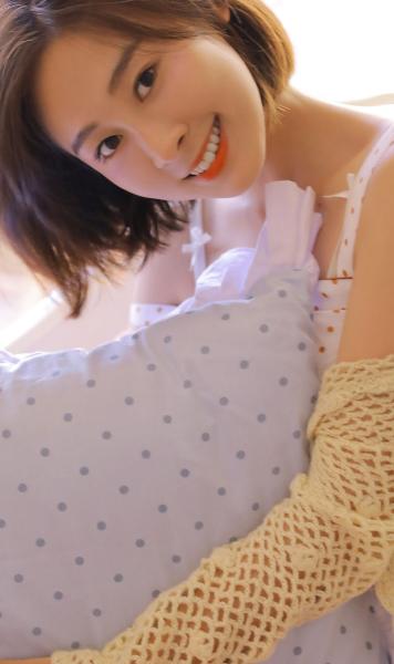 从客厅到厨房一直到做到卧室 衣服散落一地