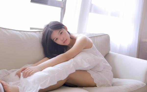 两扇红唇夹玉柱,下一句是什么一般指的是什么意思