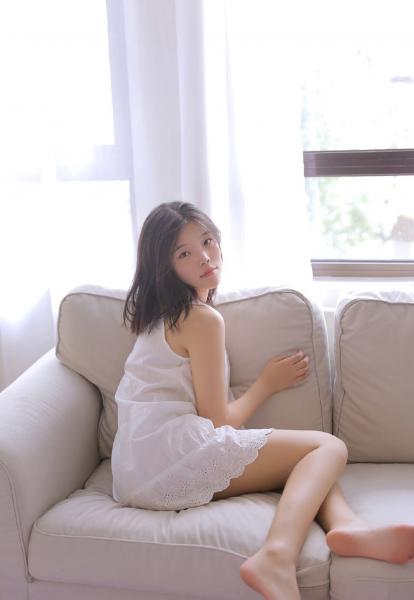 一双明月贴胸前紫禁葡萄碧玉圆一般指的是什么意思 一双明月贴胸前紫禁葡萄碧玉圆一般指的是什么意思