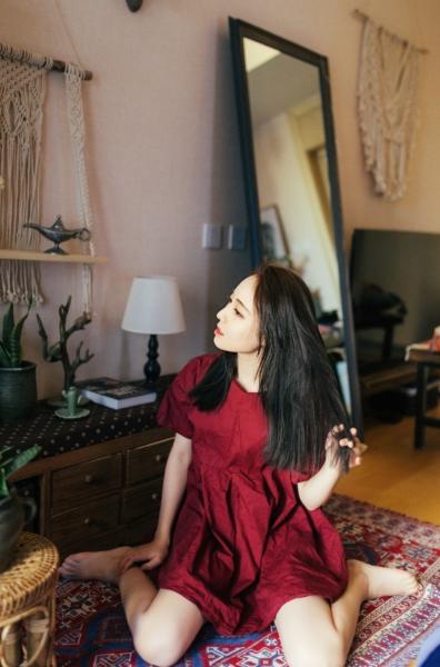 两座山峰守玉门,一枝银枪入洞中全句有什么含义