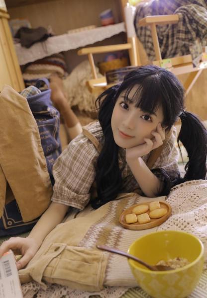 经理让我陪两个外国客户吃饭一个接着一个我感觉有点累了