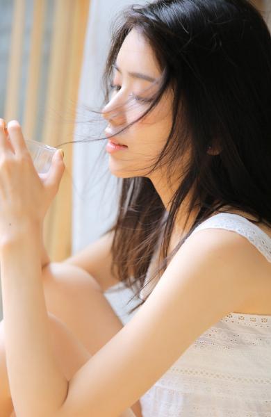 离地三尺一条沟,两岸青草绿油油完整版一般指的是什么意思