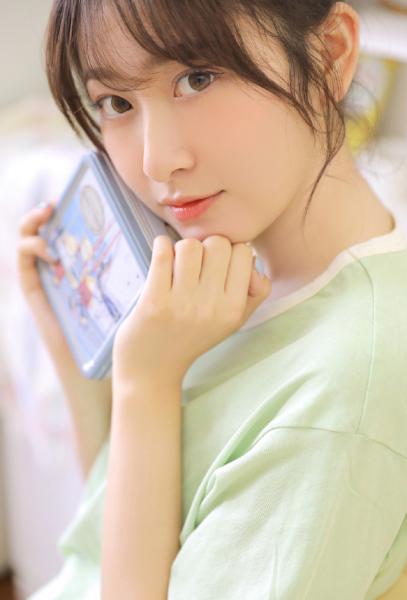 把葡萄一颗一颗吃下去不准掉出来