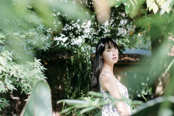 把葡萄一粒粒往里放,不准挤破,帮你吸出来