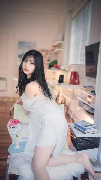 男朋友允许我和别的男人交流正常吗什么意思