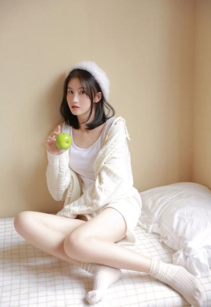 晚上住酒店半夜男朋友不让睡 我们一起聊天到天亮